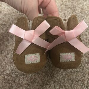 Ugg Jesse Bow Bootie size 2/3, pink